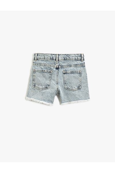 Koton Jeansshorts mit Taschen, ausgefransten Details, Quastenkanten und verstellbarem elastischem Bund