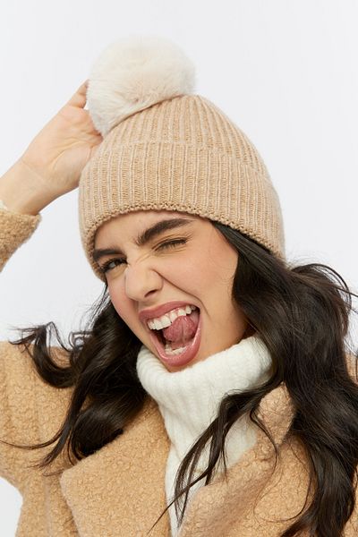 SOFT AKSESUAR Exclusive Knitted Beanie with Pompom