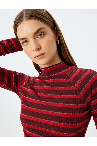 Koton Langärmliges, geripptes T-Shirt mit Rollkragenpullover und schmaler Passform