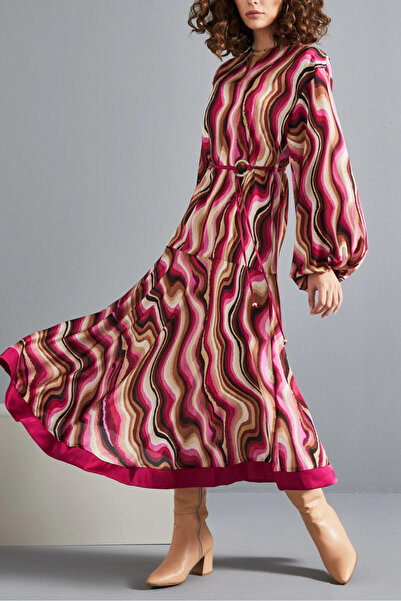 SERPİL Soyut Dalgalı Desenli Şifon Kollu Yüksek Yaka Midi Boy Fuşya Elbise 37204