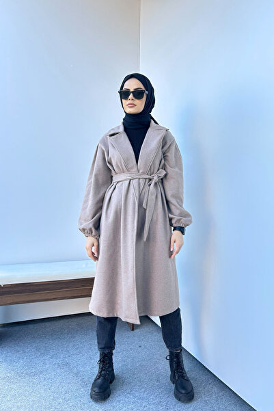 Tarzım Tuba معطف حجاب نسائي بني حليبي - مقلم بحزام