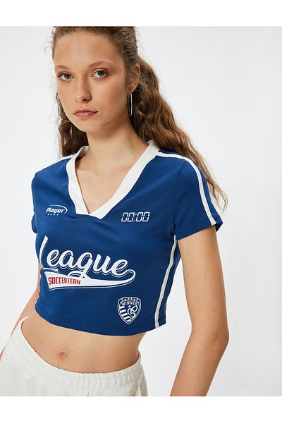 Koton Μπλουζάκι Crop με στάμπα V-Neck College - με ραβδώσεις, κοντό μανίκι