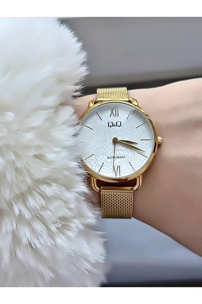 Q&Q Women's Roman Numeral Wicker Cord Wristwatch