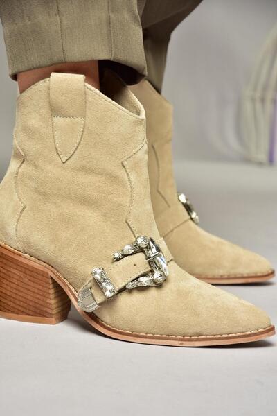 Fox Shoes T 380395002 Béžové semišové dámské boty z pravé kůže s detailem kamene