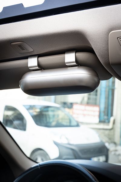 Focus On Glasses Box Attached to Car Sun Visor |   Universal In-Car Glasses Carrier |   Magnetic Cover