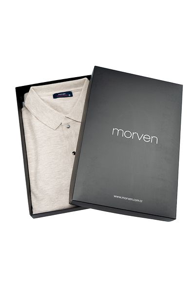 Morven Πλεκτό πουλόβερ σε μπεζ Basic Dynamic Fit Relaxed Cut Polo λαιμόκοψη ΔΩΡΟ ΚΟΥΤΙ