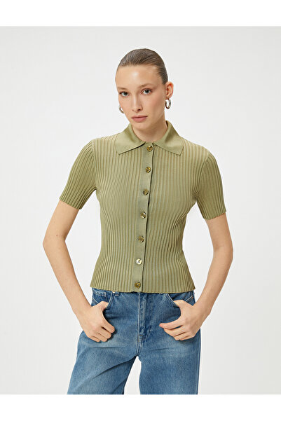 Koton Rollkragenpullover aus geripptem Strick mit Knöpfen und kurzen Ärmeln aus Viskose