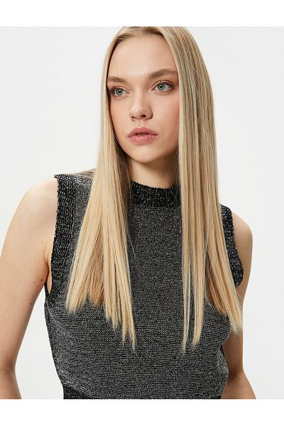 Koton Glitzerndes Metallic-Kurz-Stricktop – Rundhalsausschnitt