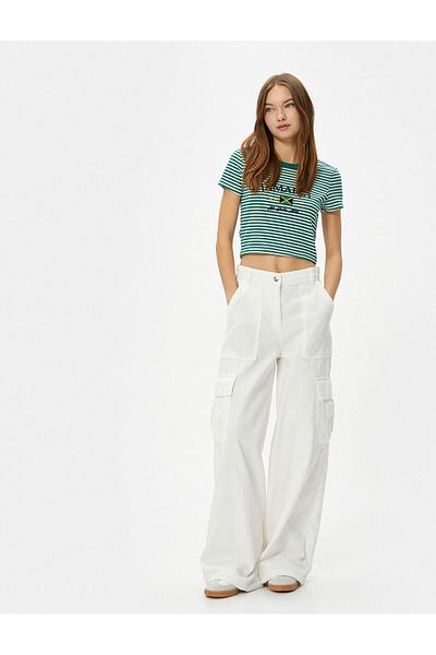Koton Tricou crop cu mânecă scurtă cu decolteu turnat, strâns, brodat