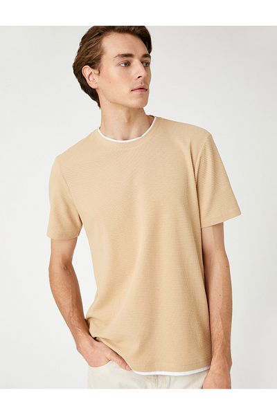 Koton Βασικό υφαντό T-Shirt με λαιμόκοψη με κοντό μανίκι Slim Fit