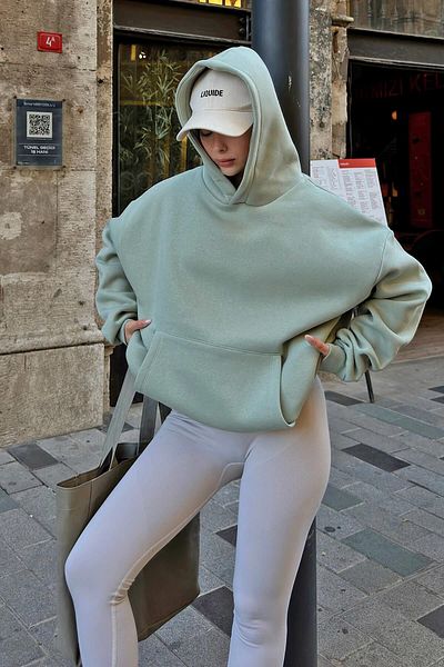 Swist Mintgrünes, übergroßes Damen-Sweatshirt mit Kapuze, Kängurutasche und Fleece-Innenseite