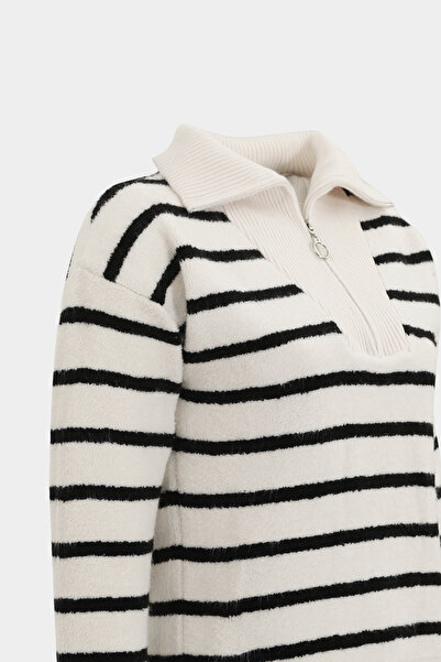 Açelya Okcu Γυναικείο πλεκτό πουλόβερ με λεπτομέρεια ριγέ με ζιβάγκο