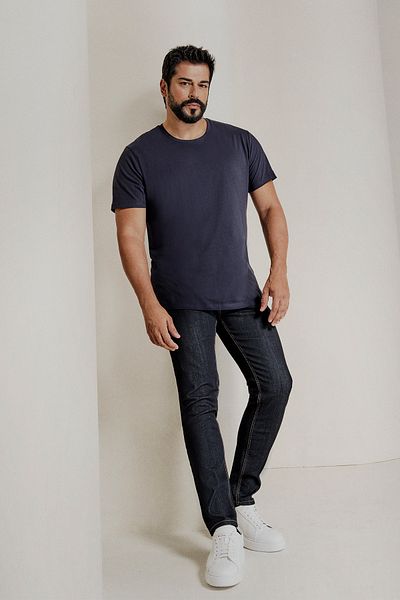 AC&Co / Altınyıldız Classics Pánské tričko Slim Fit Crew Neck ze 100% bavlny v námořnické modré barvě Basic