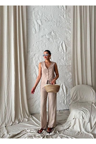 Dilek طقم سترة كتان كاجوال من Aydin Atelier وبنطلون برباط