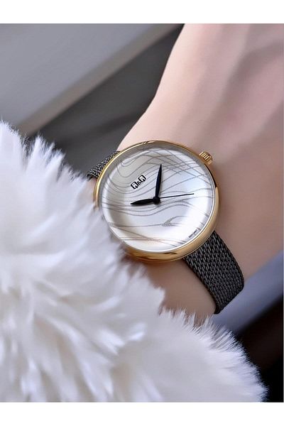 Q&Q Minimal Elegant Thin Case Women's Straw Cord Wrist Watch
