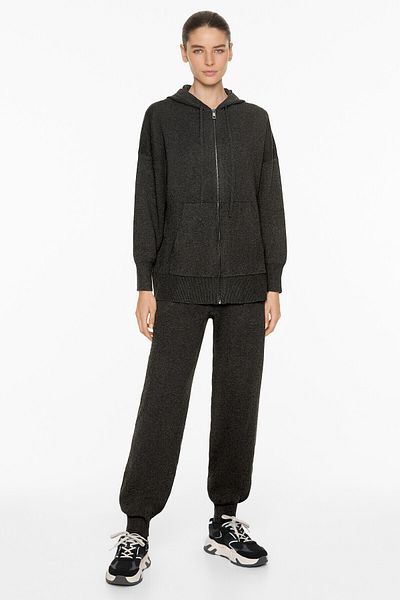 Oysho Knit hooded jacket with front zip fastening. Side pocket details.