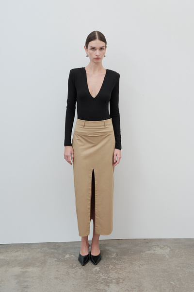 VATKALI Mély V-nyakú body párnával