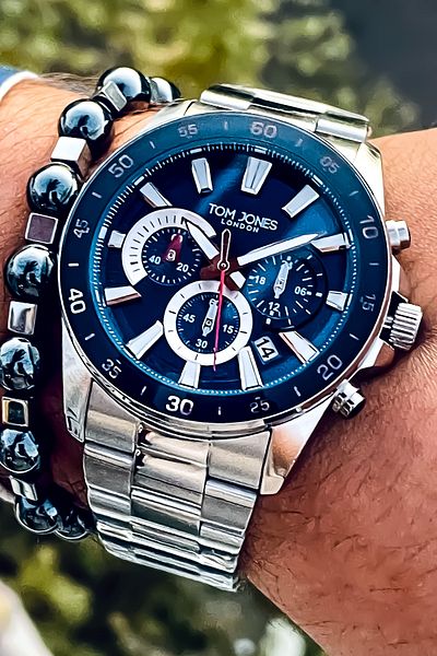 Tom Jones New Season Men's Wristwatch Steel Band Wristband with Gift