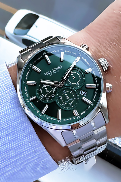 Tom Jones ساعة يد رجالية مقاومة للماء 3 Atm، سوار فولاذي فضي اللون TJEG2015C1