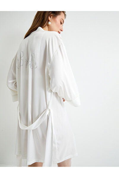 Koton Brautmorgenmantel aus Satin mit glänzendem Steindruck – mit Gürtel in der Taille