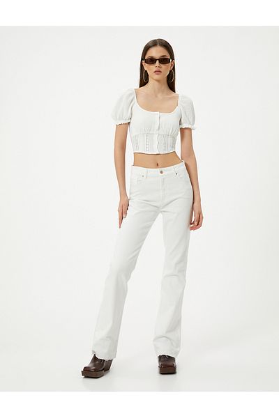 Koton Kurze Bluse mit Ballonärmeln und Spitzendetail – U-Kragen mit Knopfleiste, Crinkle-Stoff