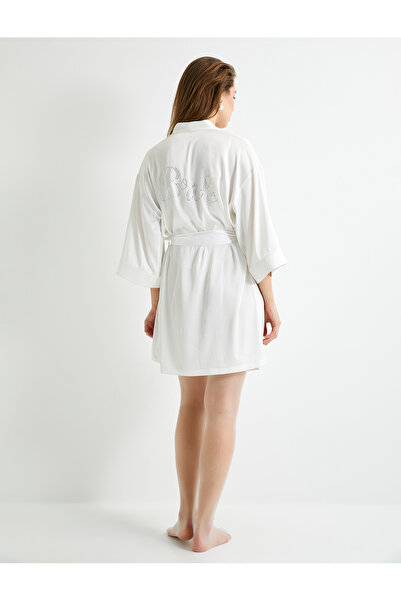 Koton Brautmorgenmantel aus Satin mit glänzendem Steindruck – mit Gürtel in der Taille