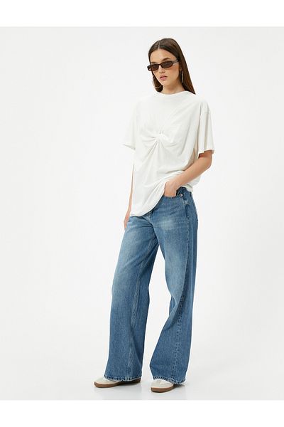 Koton Rundhalsausschnitt, lange bequeme Passform – Kurzarm-T-Shirt mit Knotendetail
