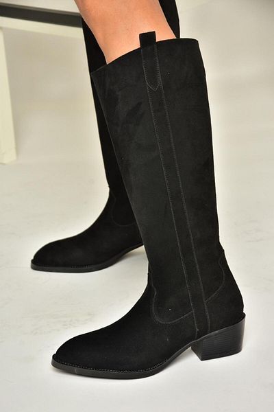 Fox Shoes T 480142802 Černé semišové dámské kozačky na nízkém podpatku