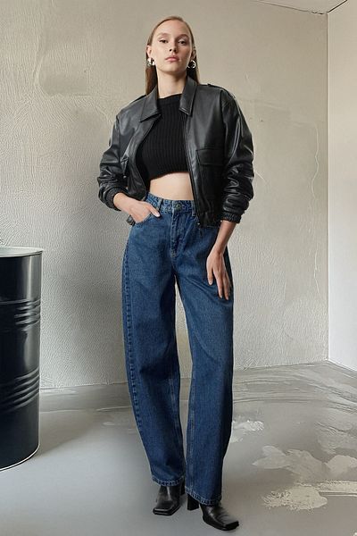 Trendyol Collection Magas derekú, sötétkék gördeszkafarmer - Fenntartható TWOAW25JE00145