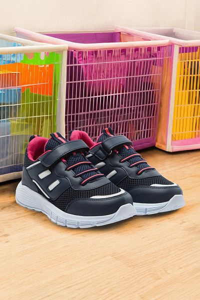 TRENDYOL SHOES Námořnická modrá Kontrastní suchý zip Velké dívčí dětské tenisky Takaw25Sn00045