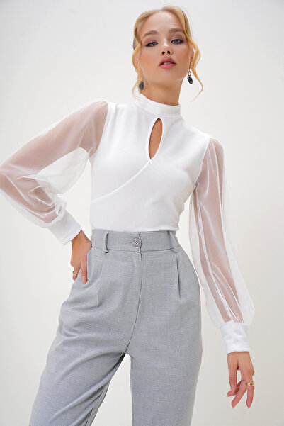 Trend Alaçatı Stili Dámská krepová halenka s nízkým střihem z bílého tylu s manžetou – Alc-X13108