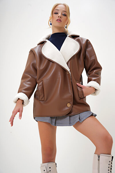 Trend Alaçatı Stili Women's Tan Jacket Collar Piping Detailed Faux Leather Jacket with Fur Inside Alc-X13026