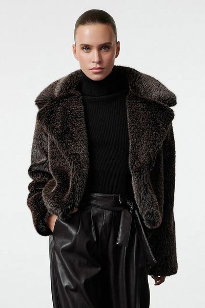 Trendyol Collection Тъмнокафяво стандартно късо палто Twoaw25Mo00158