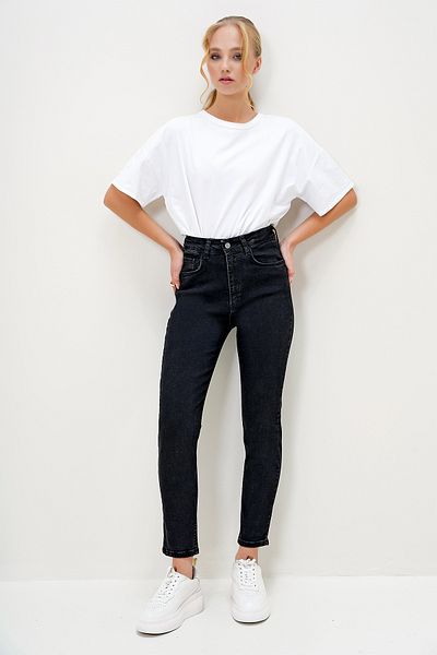 Trend Alaçatı Stili Schwarze 5-Taschen-Jeanshose mit gewaschenem Röhrenbein für Damen ALC-X13052