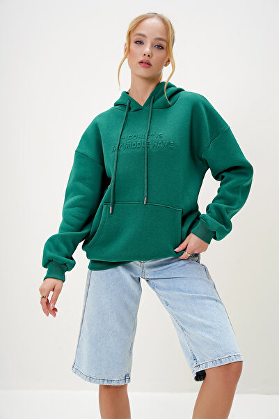 Trend Alaçatı Stili Kadın Yeşil Kapüşonlu Önü Kabartma Yazılı Üç İplik Şardonlu Sweatshırt ALC-X13078