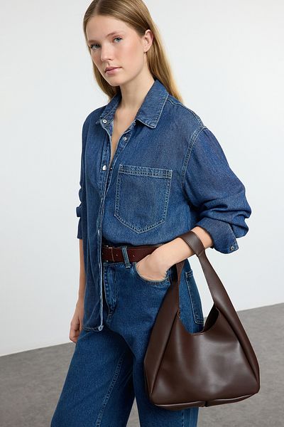 TRENDYOL SHOES Sötétbarna kölyök ovális női válltáska TAKAW25OC00007