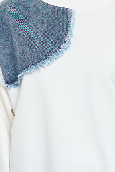 Trendyol Collection Denim Detailed Ecru Knitted Sweatshirt - Regular Fit Twoaw25Sw00290