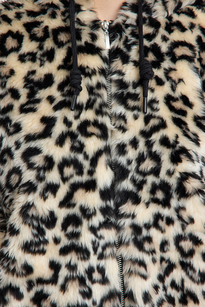 Trendyol Collection Oversize hnědá plyšová bunda s leopardím vzorem - kapuce, barva Twoaw23Mo00301