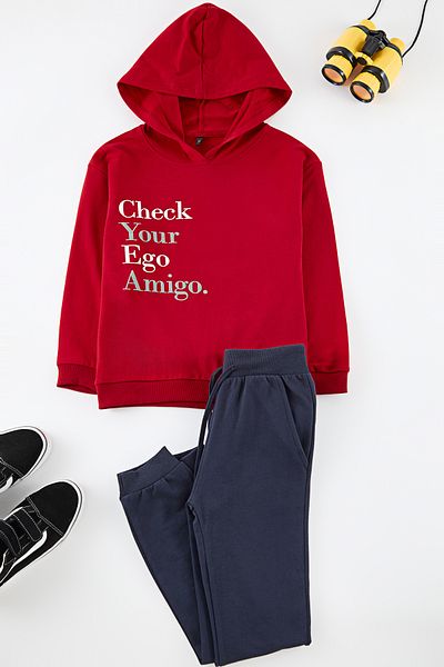 TRENDYOLKIDS Red Boy's Slogan kötött alsó-felső öltöny TKDAW25AU00036
