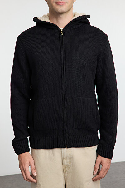 Trendyol Collection Pánský černý pletený svetr s kapucí -FLRegular Tmnaw20hi0066