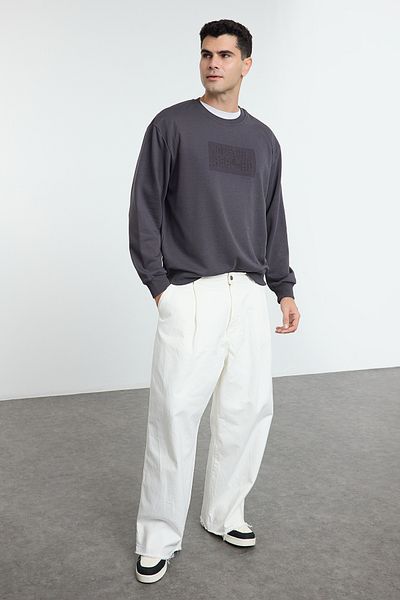 Trendyol Collection Antracitová mikina oversize/široký střih s reliéfním potiskem bez šálku TMNAW25SW00048