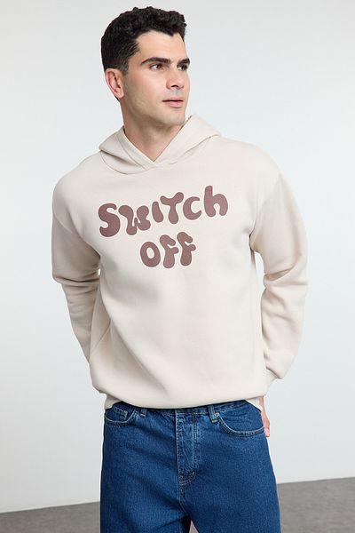 Trendyol Collection Béžová oversize/široký střihový text tištěný fleece s kapucí uvnitř mikina Tmnaw25Sw00113