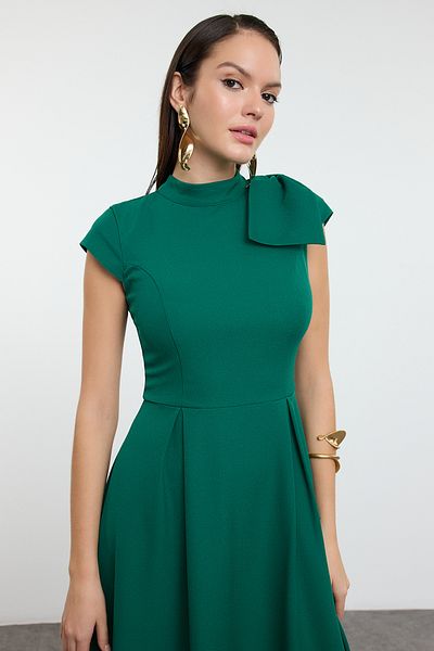 Trendyol Collection Grünes, plissiertes, gewebtes, stilvolles Kleid in A-Linie TPRAW25EL00151