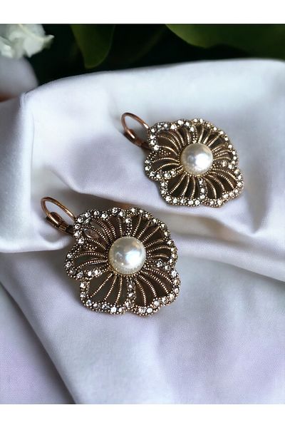 FAYRA ACCESSORIES Pearl Dangle Flower Figure Earrings