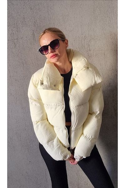 Garamak Women's Stand Collar Beige Color Short Puffer Coat