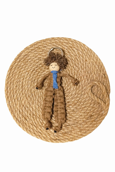 nftart.design سلسلة مفاتيح مكرامية محبوكة للأولاد مع ربطة عنق زرقاء وبنطلون بني