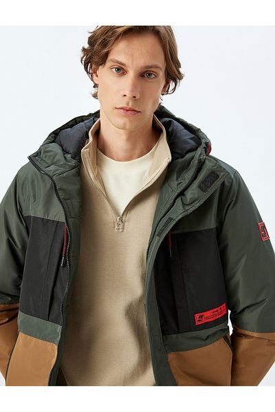 Koton Anorak mit Kapuze und Reißverschluss – mit Taschendetail und Etikettendruck