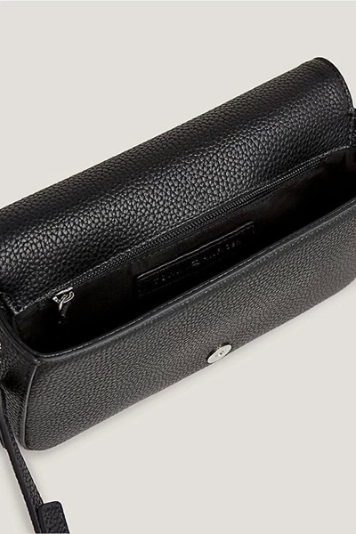 Tommy Hilfiger Kadın Th Emblem Flap Çapraz Çanta