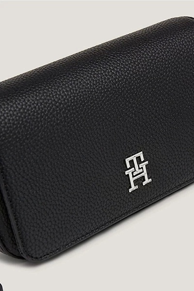 Tommy Hilfiger Kadın Th Emblem Flap Çapraz Çanta