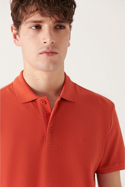 Avva Dunkelorangefarbenes Herren-T-Shirt aus 100 % Baumwolle mit coolem Polokragen E 001004